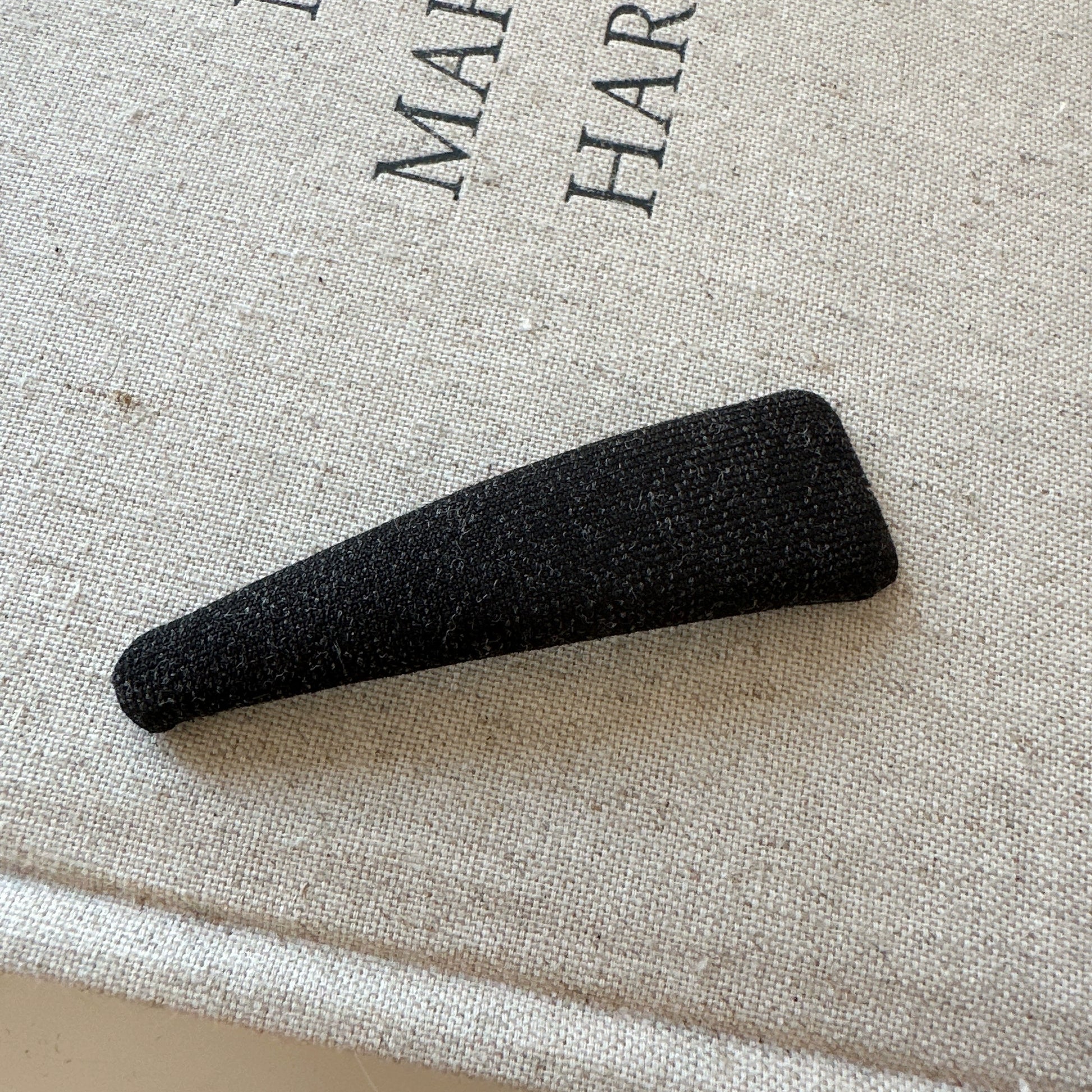 Yelitza Minimalist Fabric Hair Clip - Black Thin Triangle (Single) [EL5LTOCK]