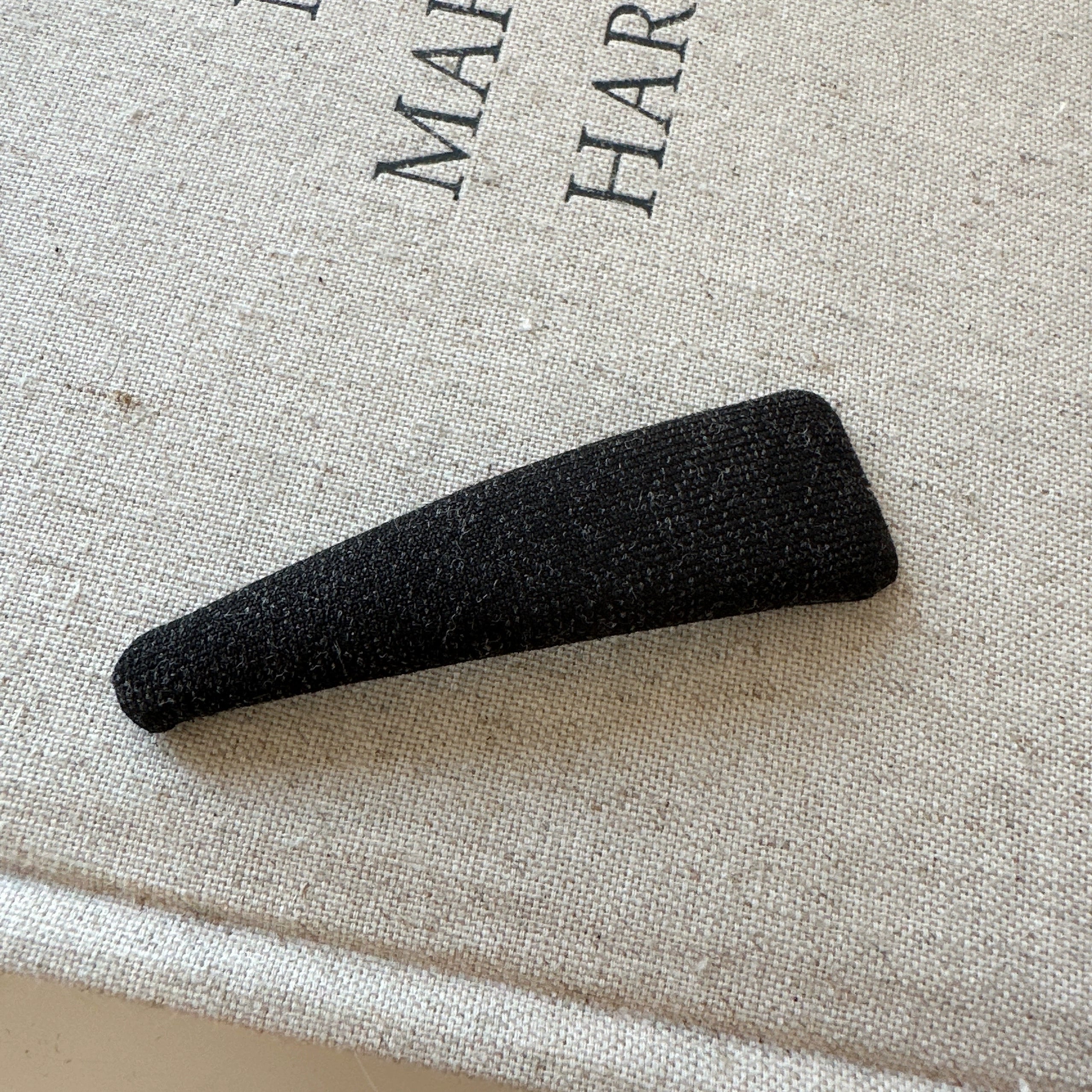 Yelitza Minimalist Fabric Hair Clip - Black Thin Triangle (Single) [EL5LTOCK]