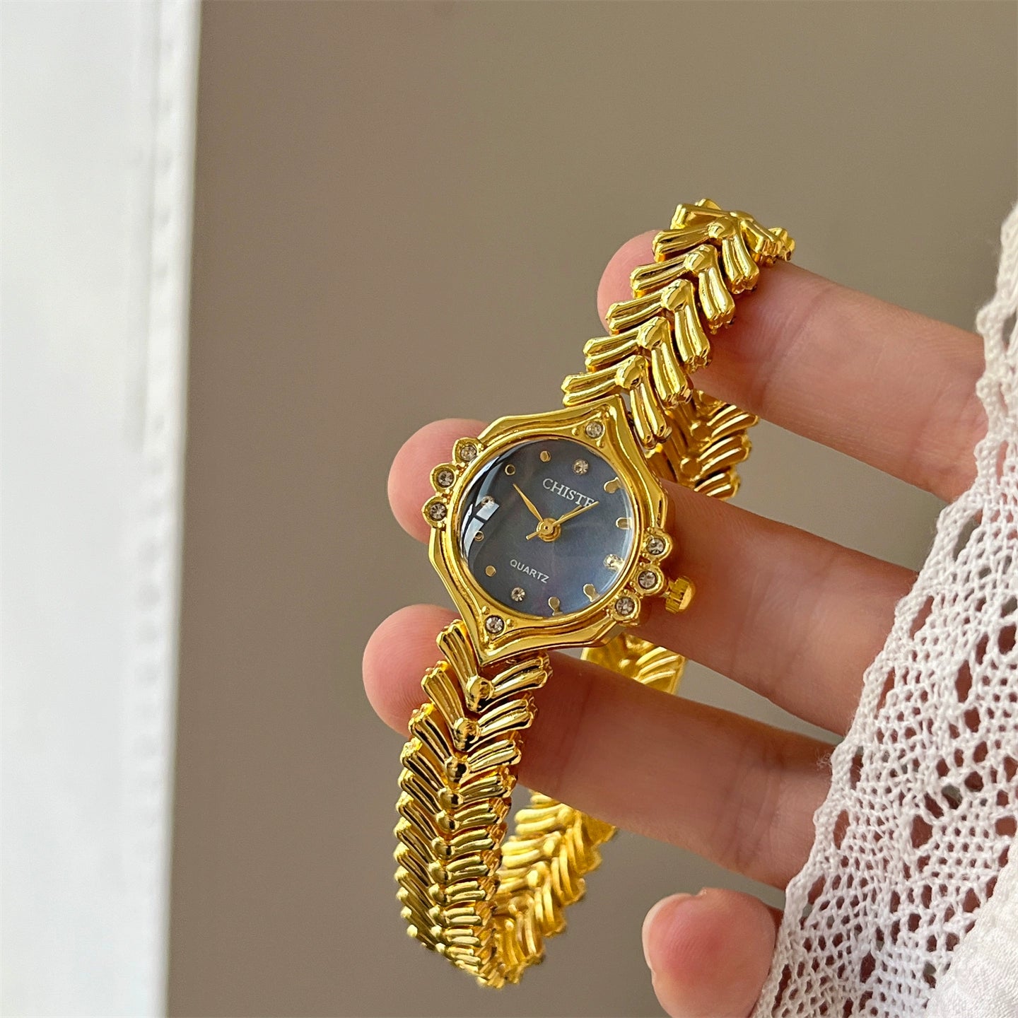 Ailey Vintage Bracelet Watch - Gold Strap, Blue Dial (Wheat Ear Design) [76K6BSZF]