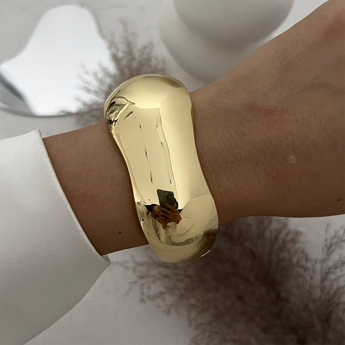 Thea Sculptural Cuff Bracelet - Gold (Design 01) [ROFKTLSN]