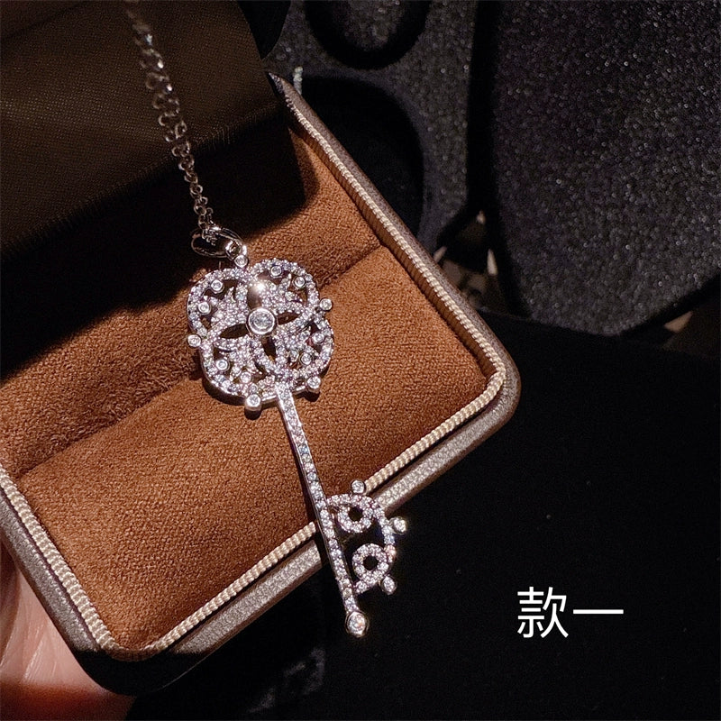 Kinslee Sparkling Key Necklace - Style One [LHF2XXID]