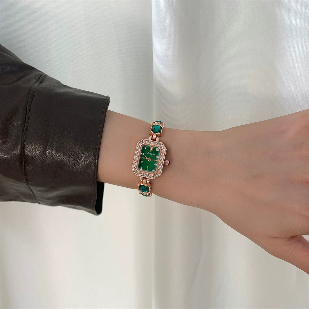 Katie Square Emerald Bracelet Watch - Square Diamond - Emerald [32FRIMXO]