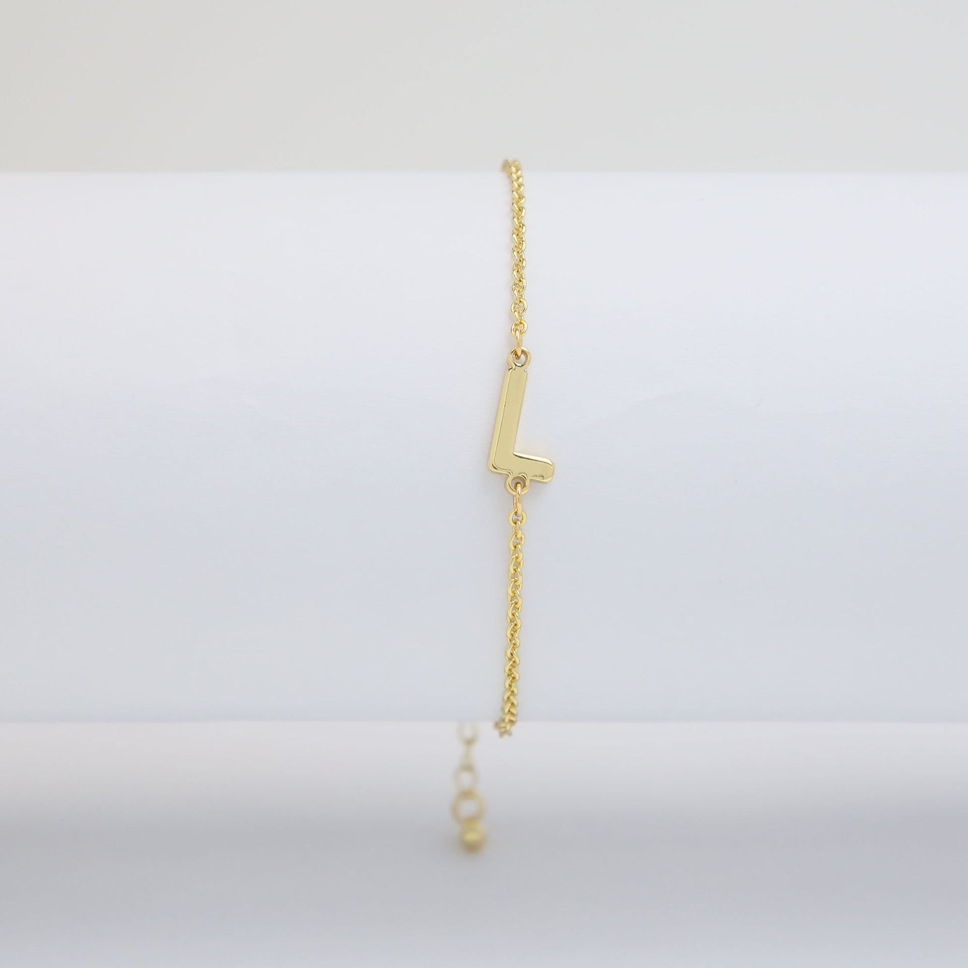 Janiah Dainty Initial Bracelet - L [PK29OZKN]