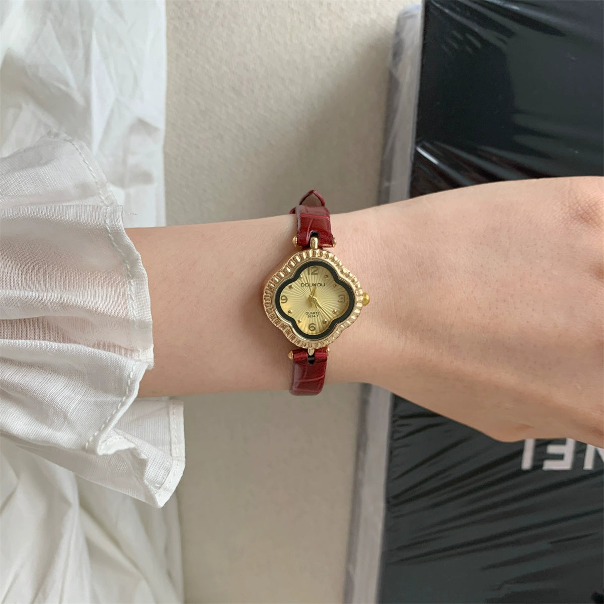 Faye Four-Leaf Clover Watch - Red Strap [ULP71A5L]