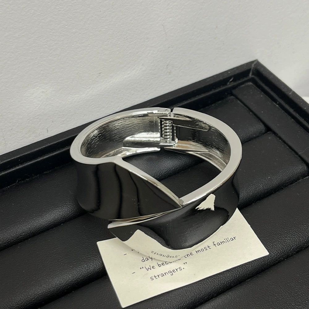 Ailany Glossy Cuff Bracelet - Silver Bracelet [8C484FDZ]