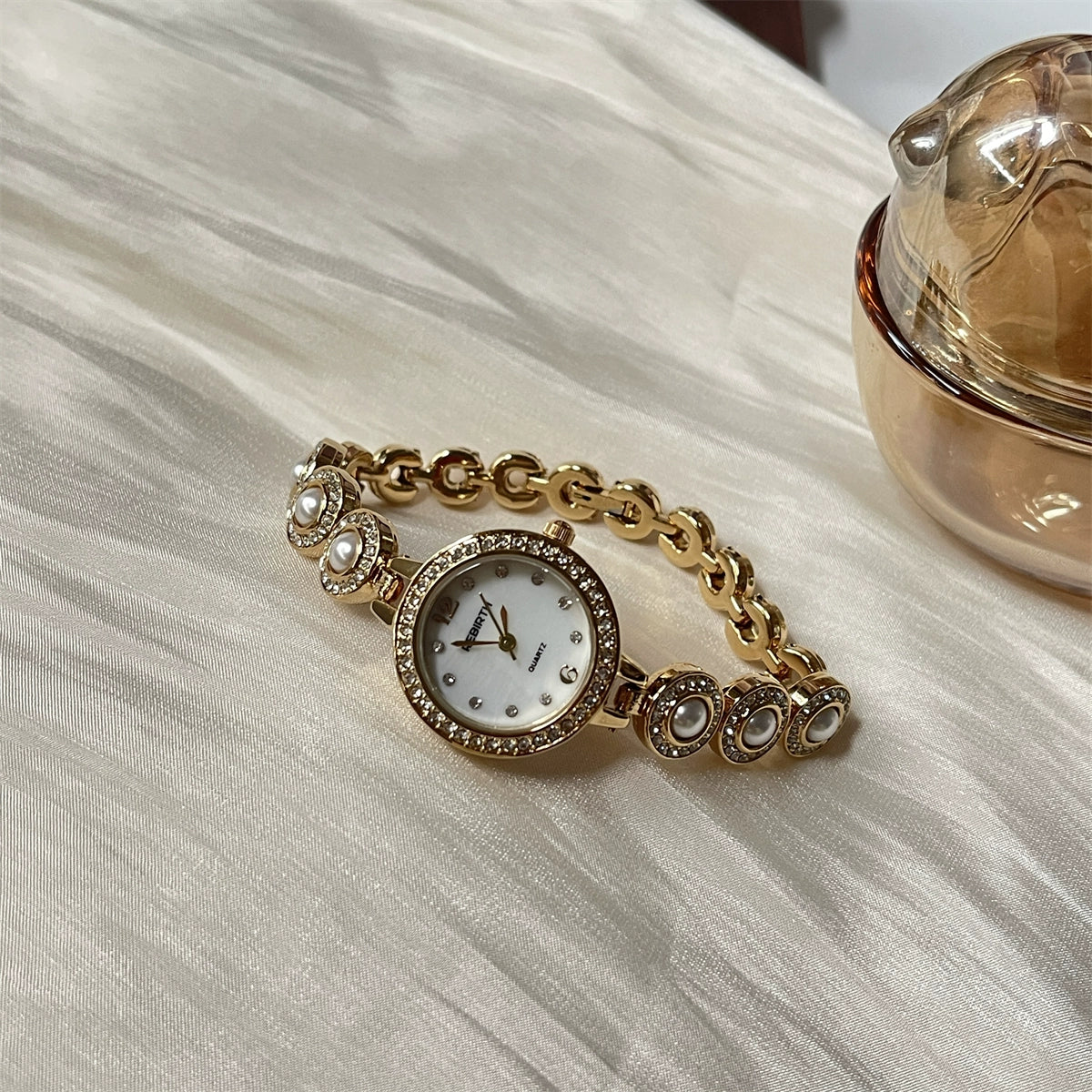 Sayuri Fritillaria Bracelet Watch - Gold [9Y7GJWRT]