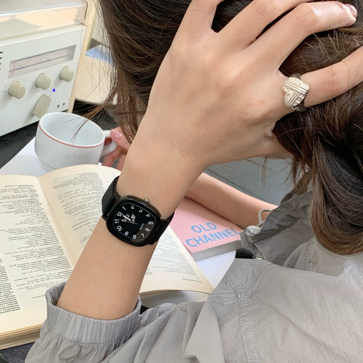 Elyzabeth Oval Retro Watch - MIQI Leather Full Arabic Black [5NPJLNQN]