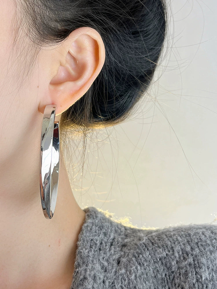 Abigael Sculptural Metal Earrings - Silver Single Earring [VG7HOCAV]