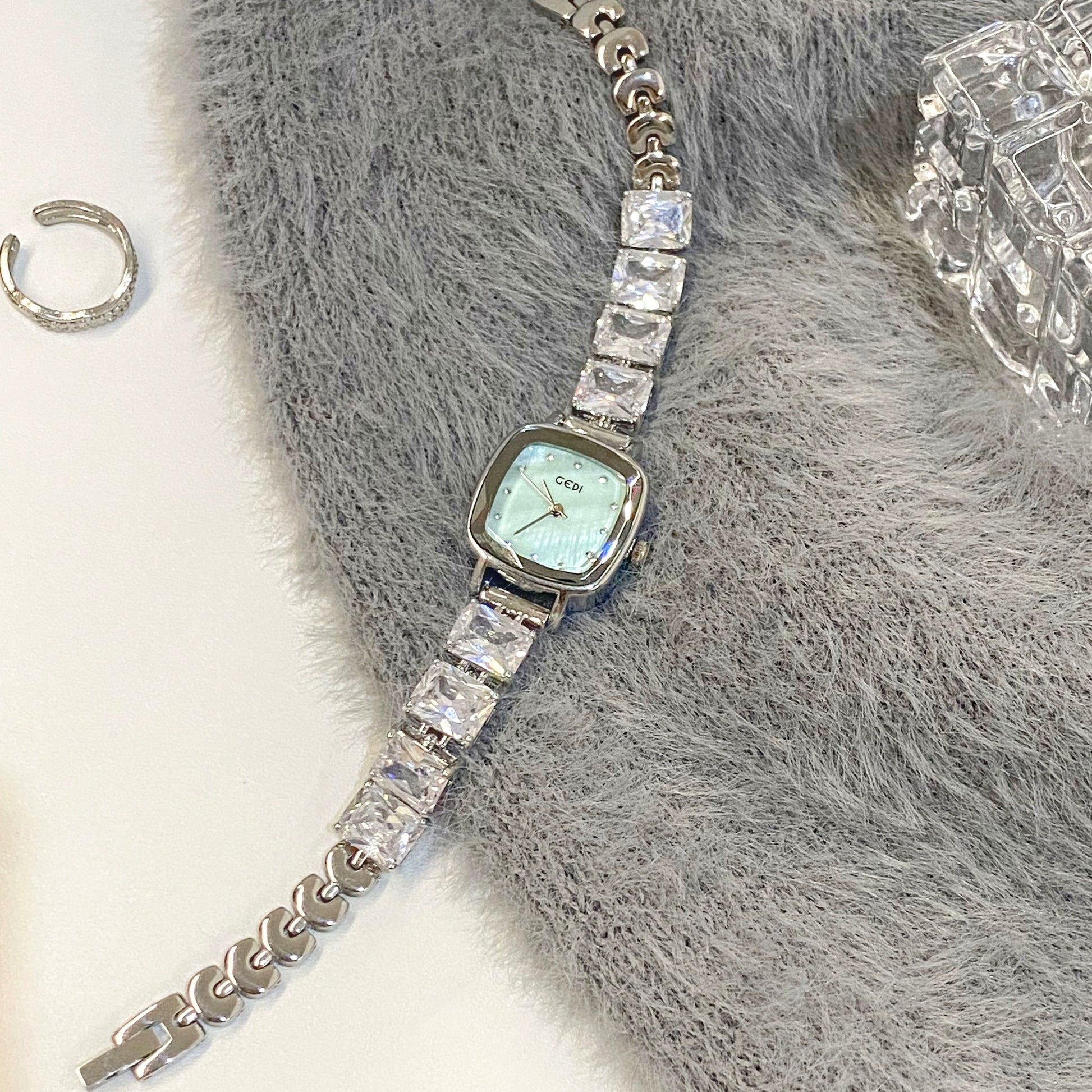 Madison Emerald Bracelet Watch - Crushed Ice Mint Green [D1WH8L0Z]