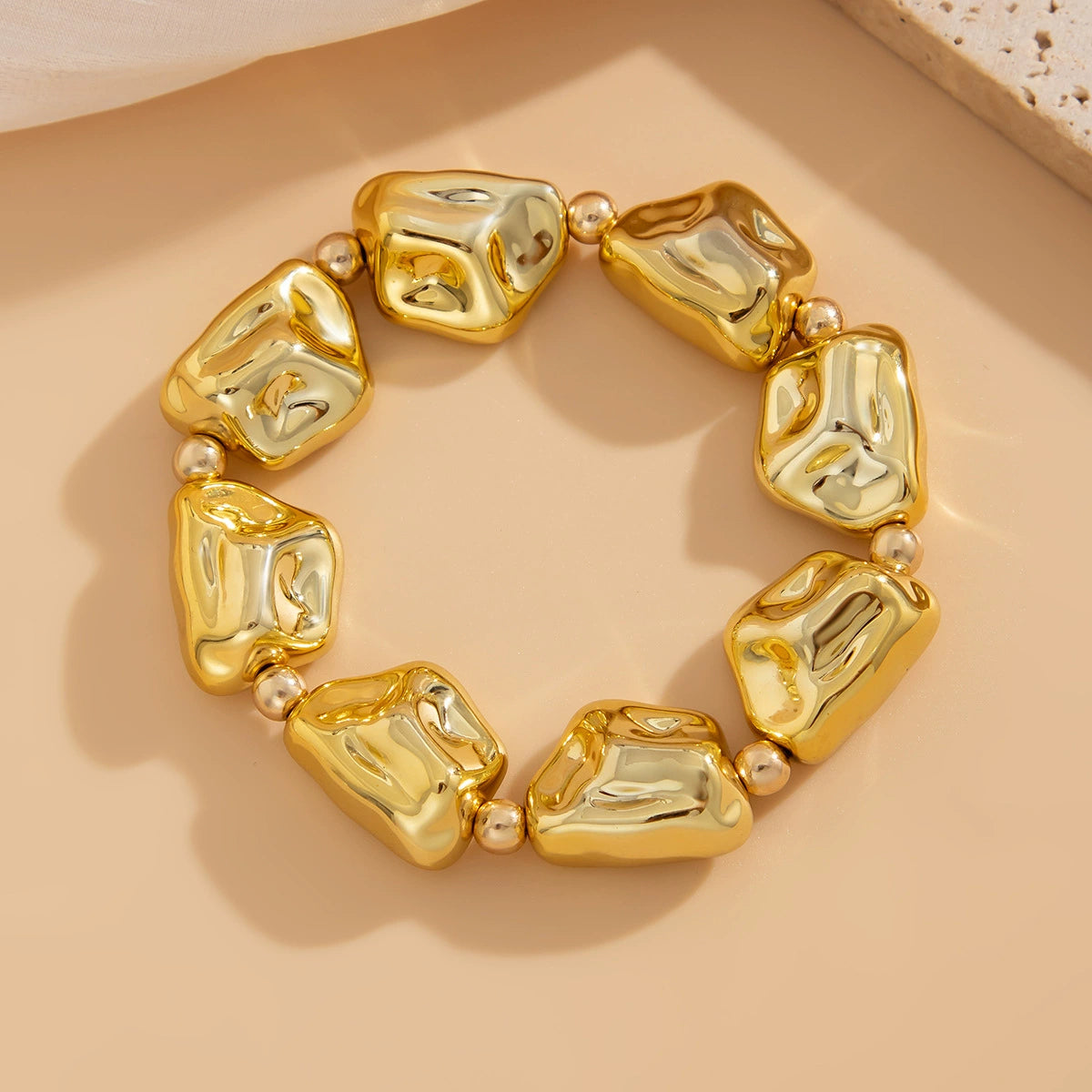 Kambrie Fluid Pearl Accents - Asymmetrical Beaded Bracelet Gold [AXEO90WA]