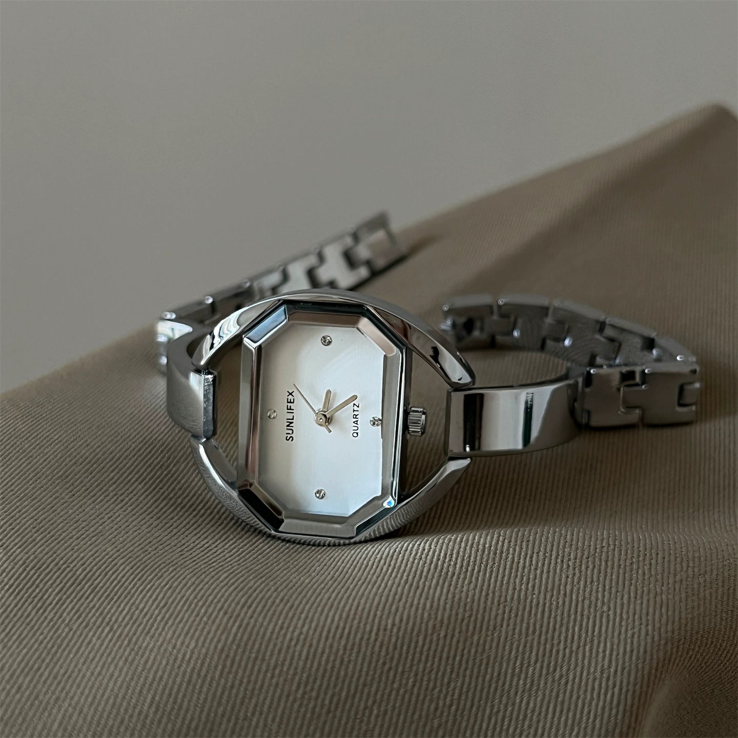 Kassia Mid-Century Mesh Watch - Silver Band White Face [5HYOT83Q]