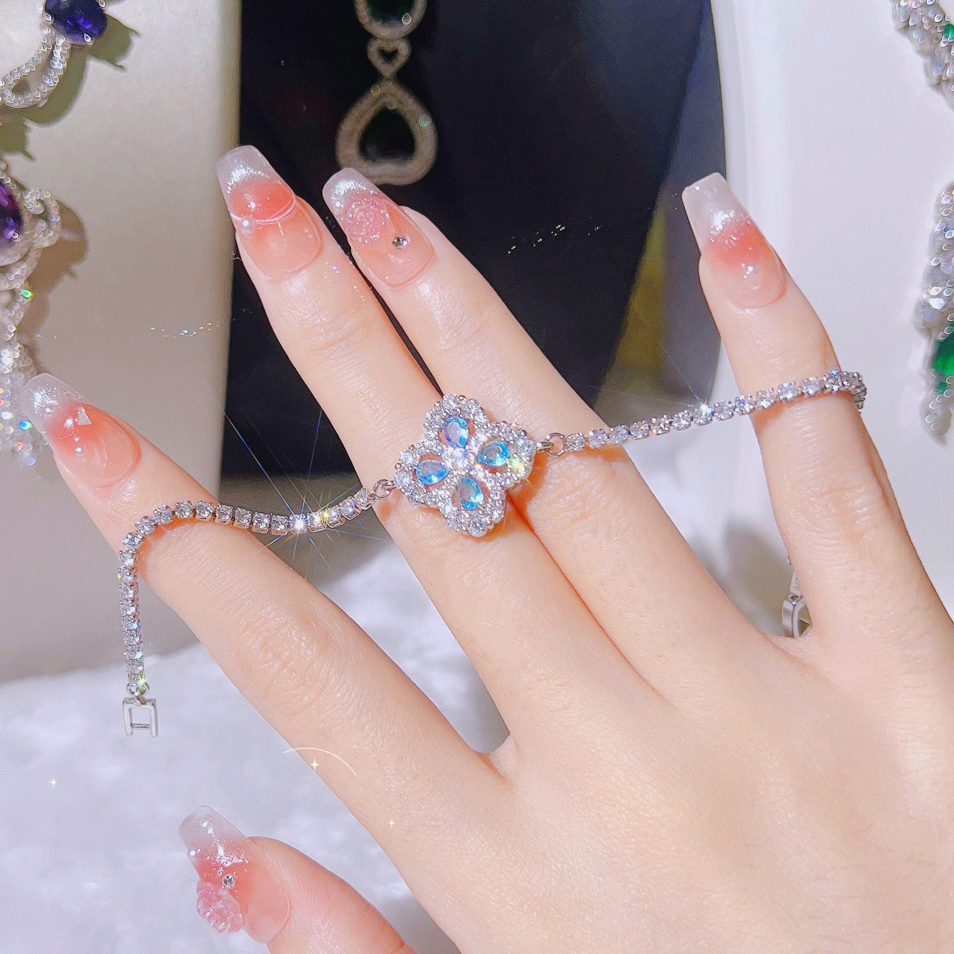 Karina Clover Zircon Bracelet - Clover Blue Zircon Bracelet (16cm) [5TVZBBPE]