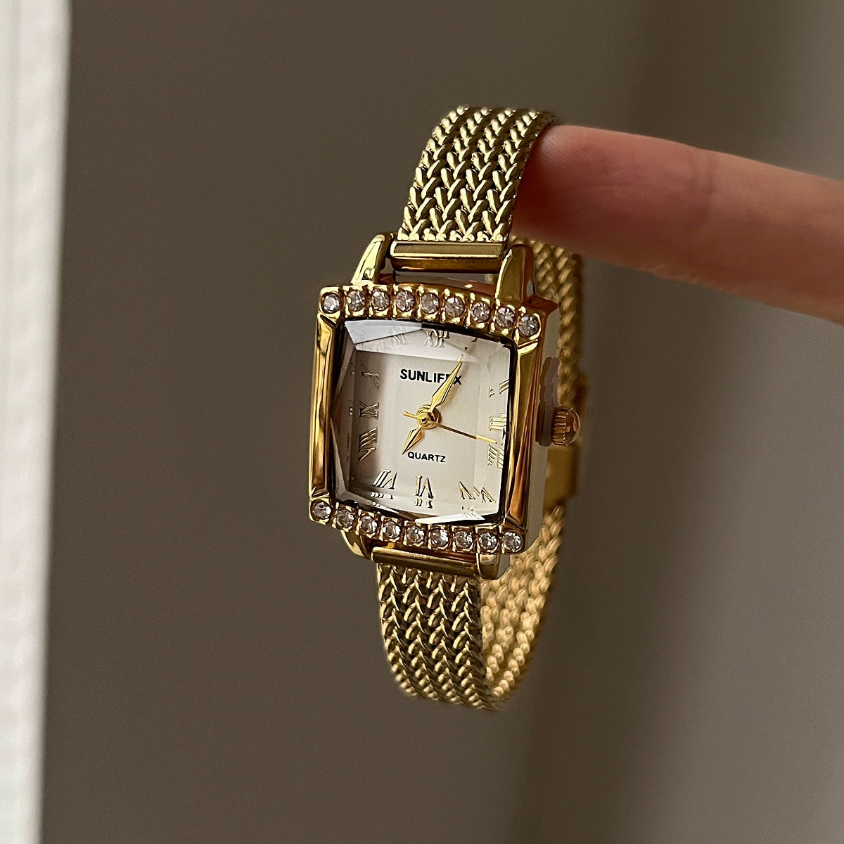 Elisabet Square Link Bracelet Watch - Gold Strap White Face [7FJU27IC]
