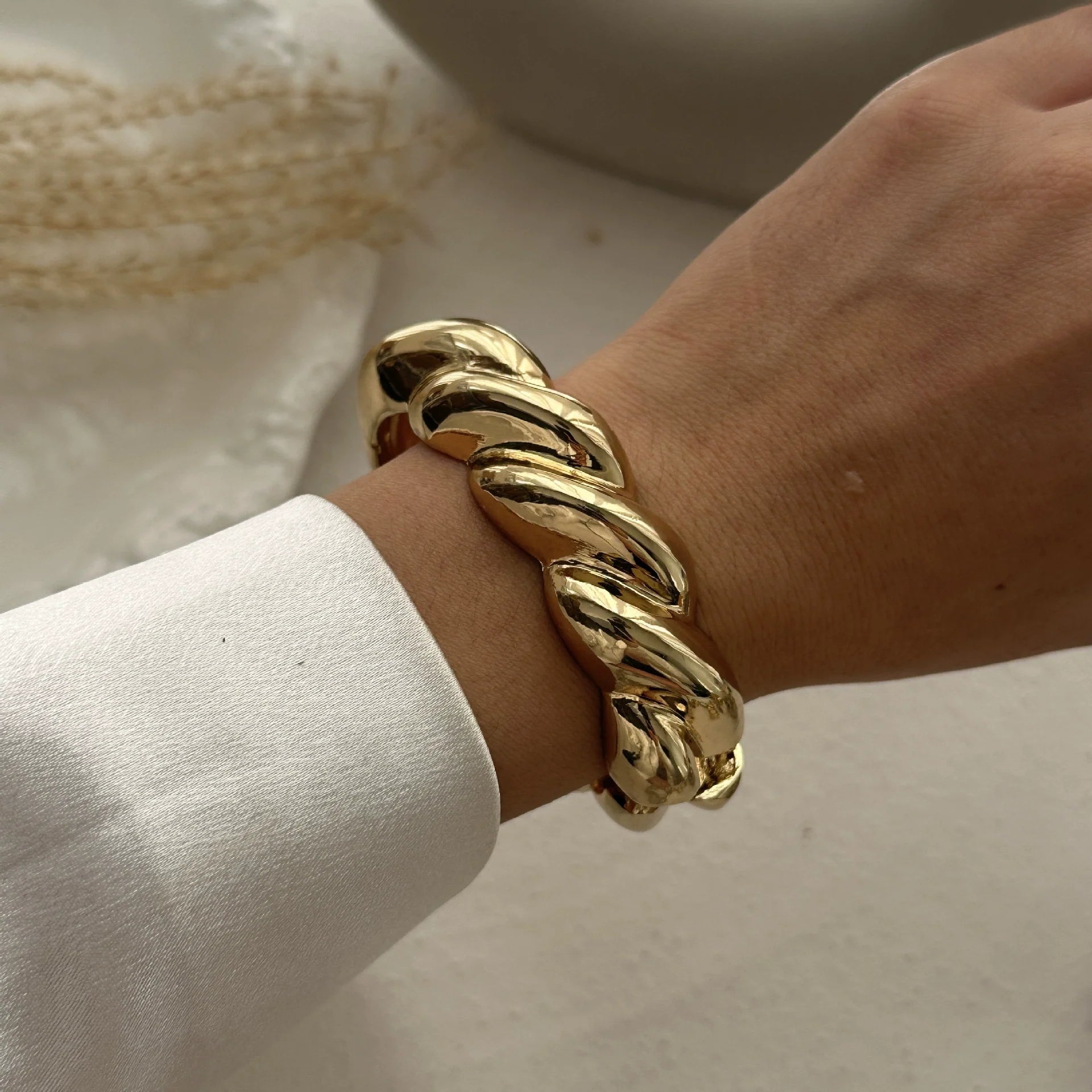 Zamiya Sculptural Metal Bangle - Twisted Style