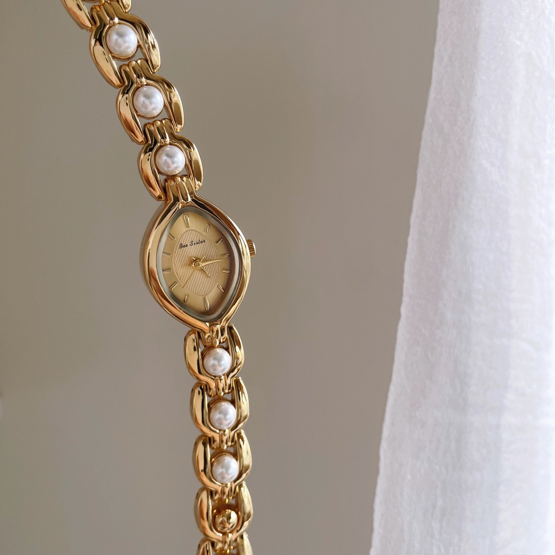 Atleigh Pearl Bracelet Watch - Gold [MIQ3UI4O]