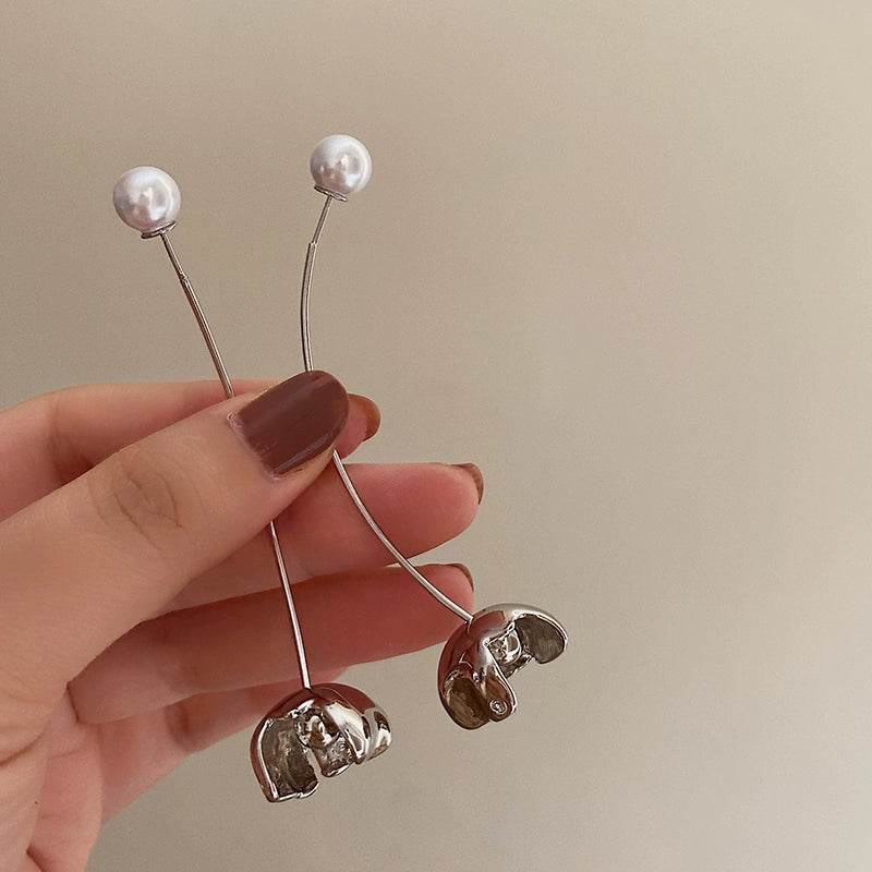 Carolyn Floral Pearl Drop Earrings - Silver [U1KLQPHY]