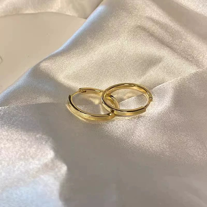Amaria Sleek Hoop Earrings - Gold