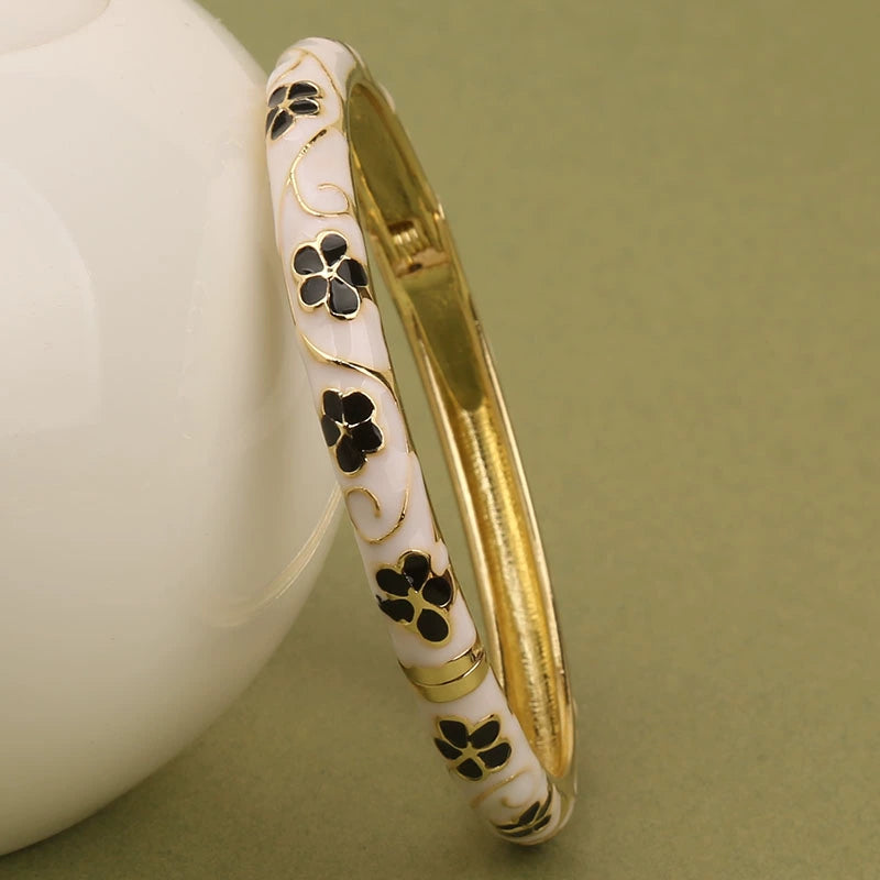 Zanyah Bloom Charm Bracelet - Black White [2PEGYVCA]