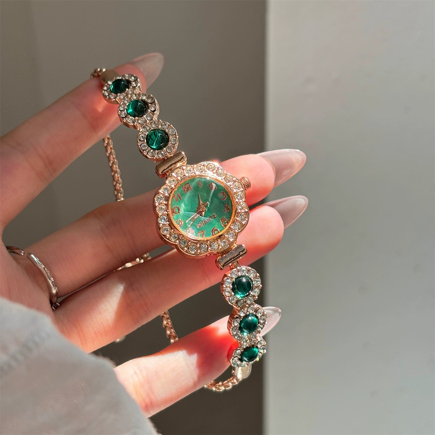 Veyda Camellia Bracelet Watch - Green [GEUY6OUA]