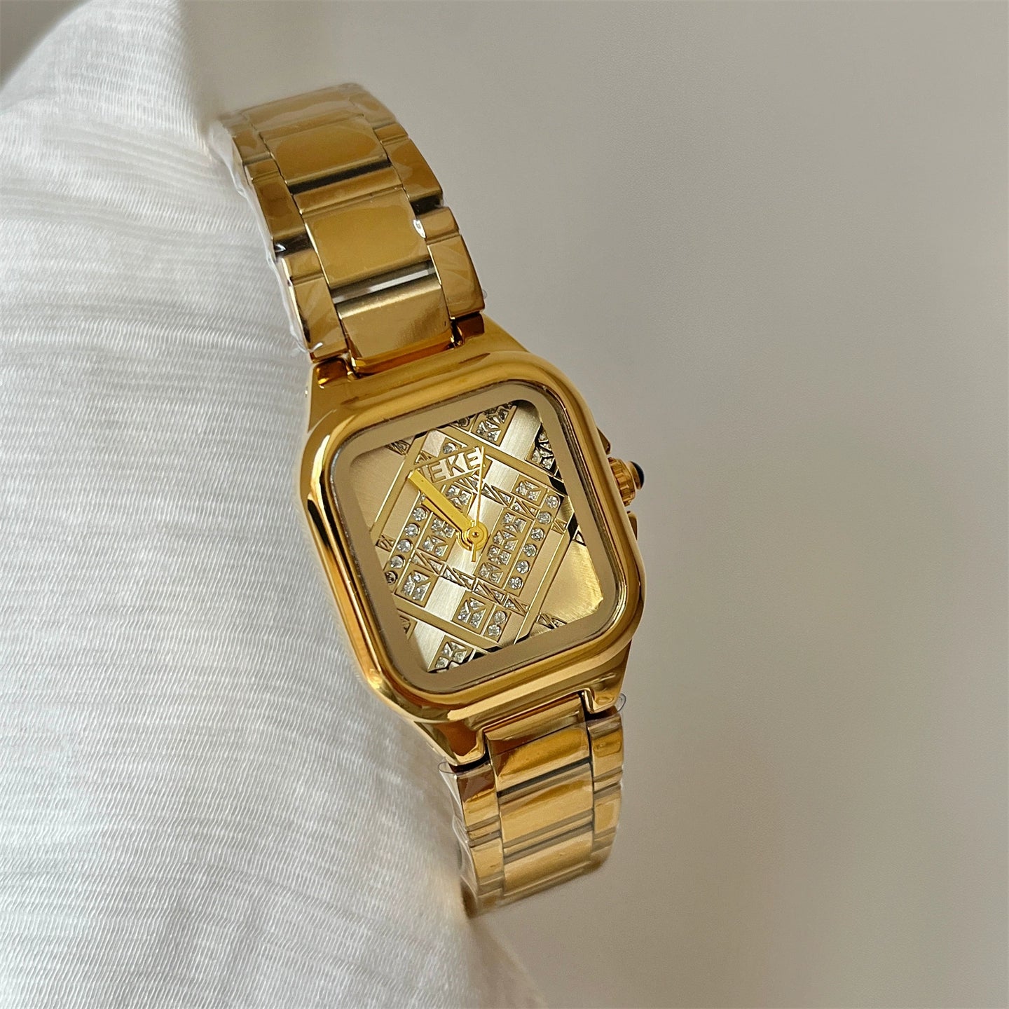 Sakura Diamond Sugar Cube Watch - Gold Band, Gold Dial [PJSXG6UH]