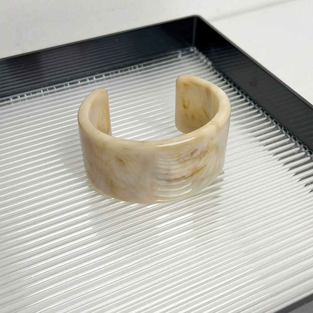 Ariyana Wide Bangle Bracelet - Milk Tea Wide Bangle [PSCL4W9R]