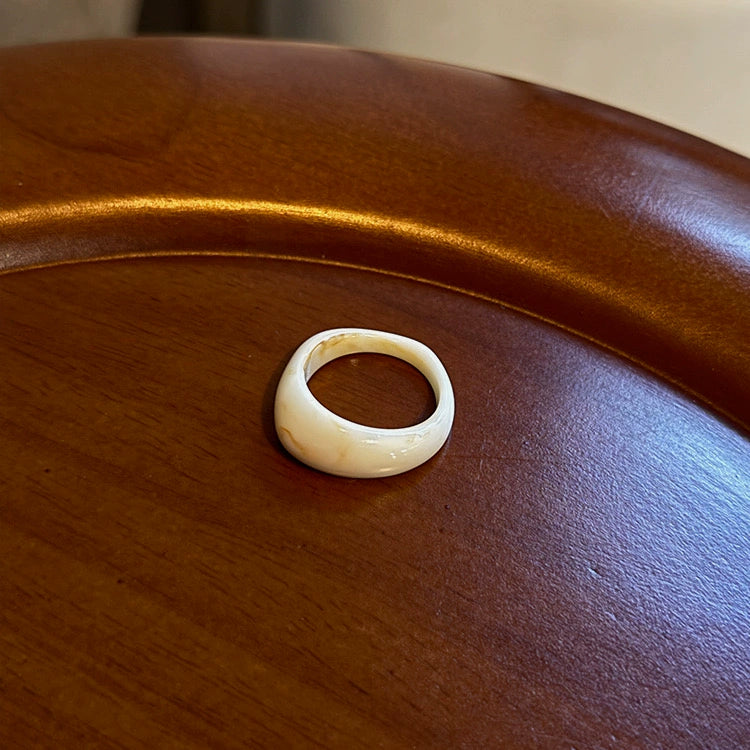 Saryah Asymmetric Statement Ring - Off-White Resin Narrow [NMHTNJ6Q]