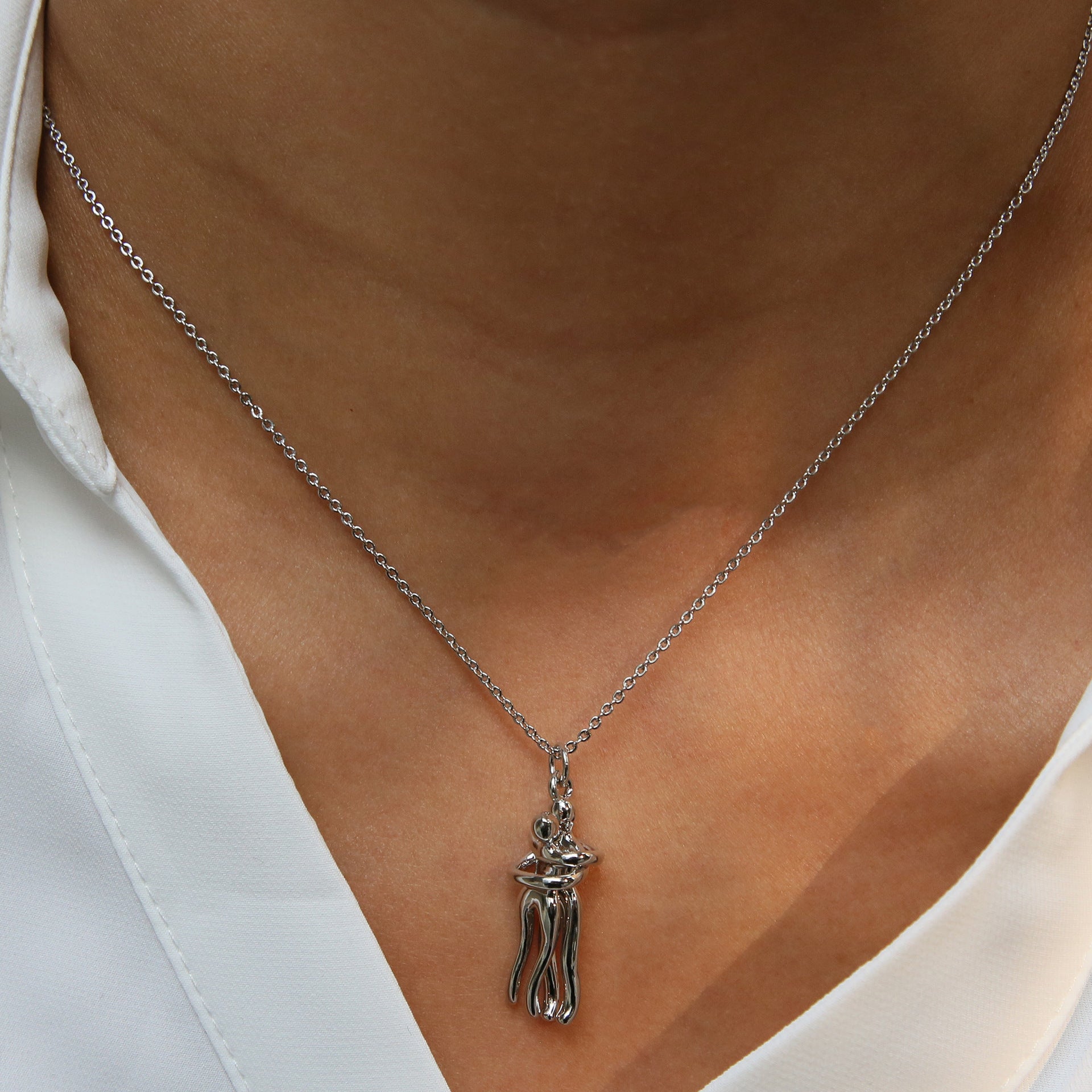 Ireland Embrace Heart Necklace - Classic Silver Necklace [UUZPDYZW]