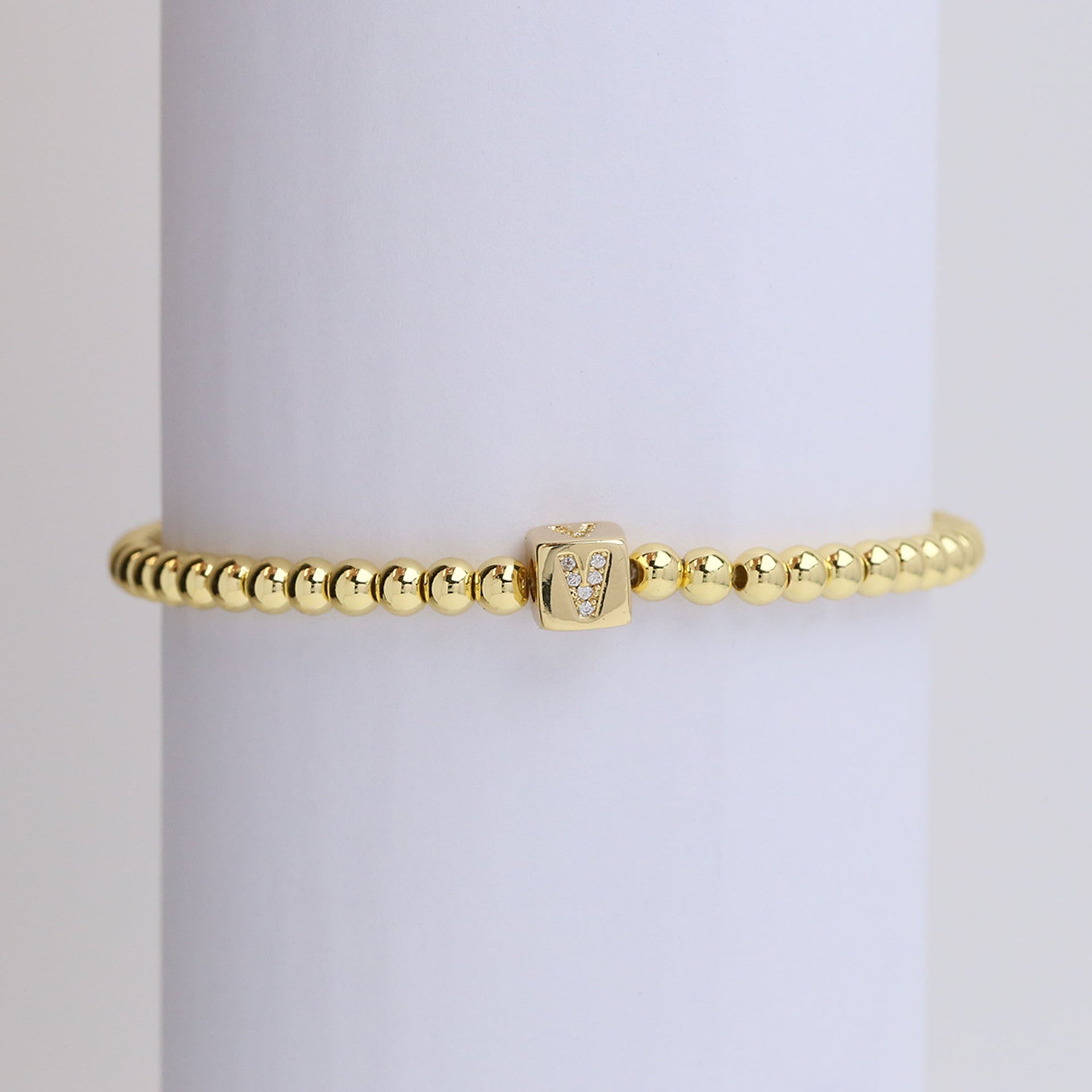 Layana Initial Cube Bracelet - V [UBP9GIJQ]