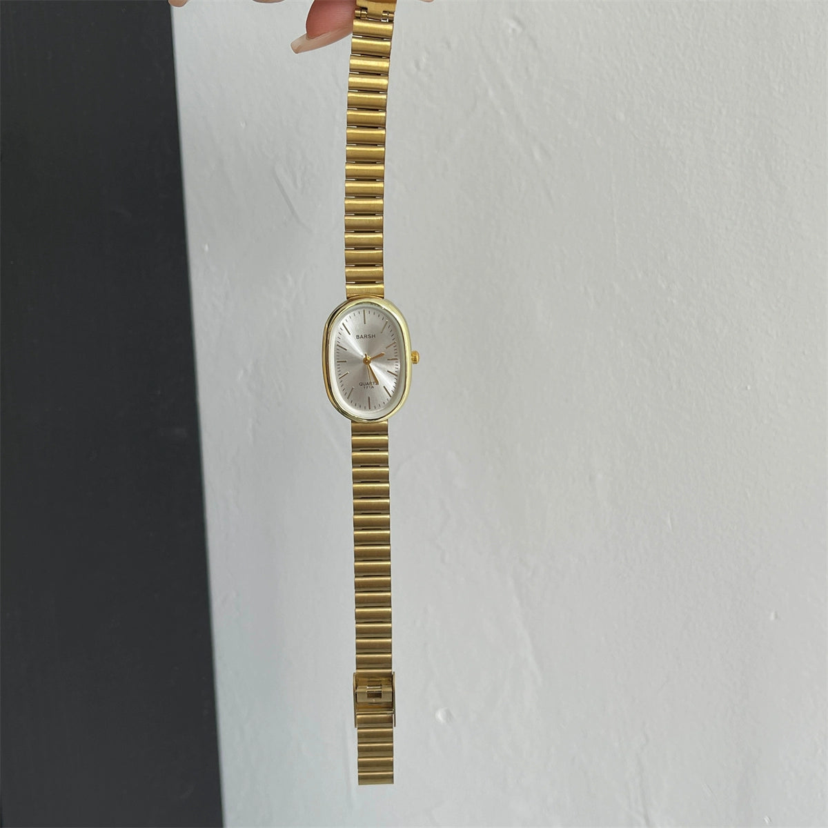 Harlan Retro Oval Watch - Gold Band, White Dial (Bamboo Link, Stick Indices) [95QH28YB]
