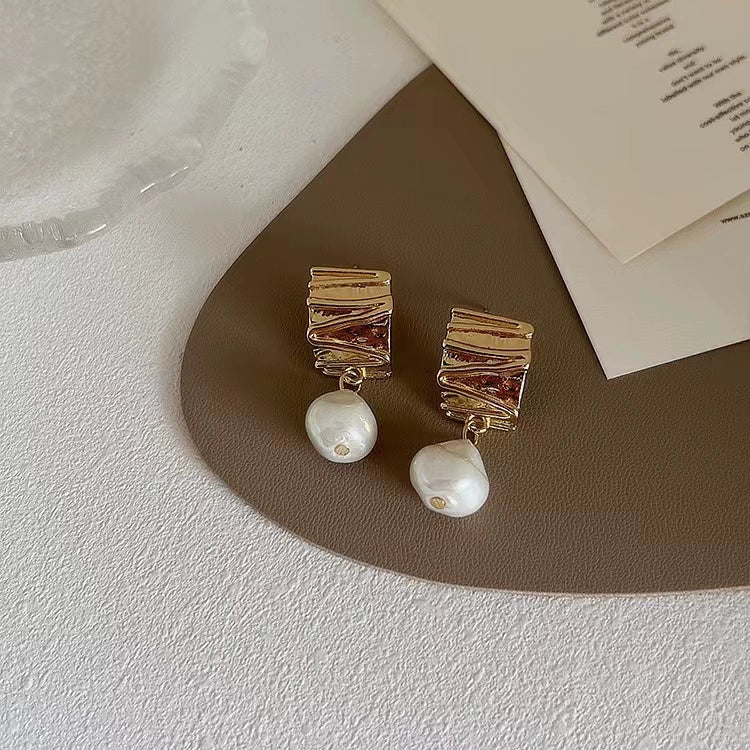 Amada Irregular Metal Earrings - Gold Pearl (Silver Pin)