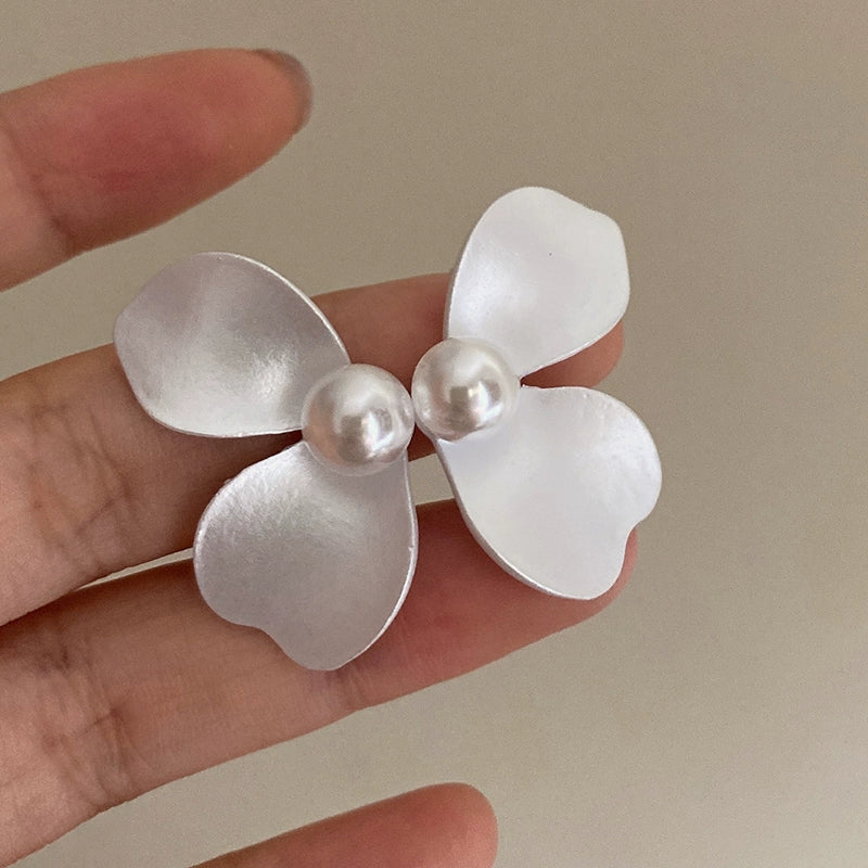 Linnea Vintage Floral Pearl Earrings - White Pearl Flower [54DQ1LFI]