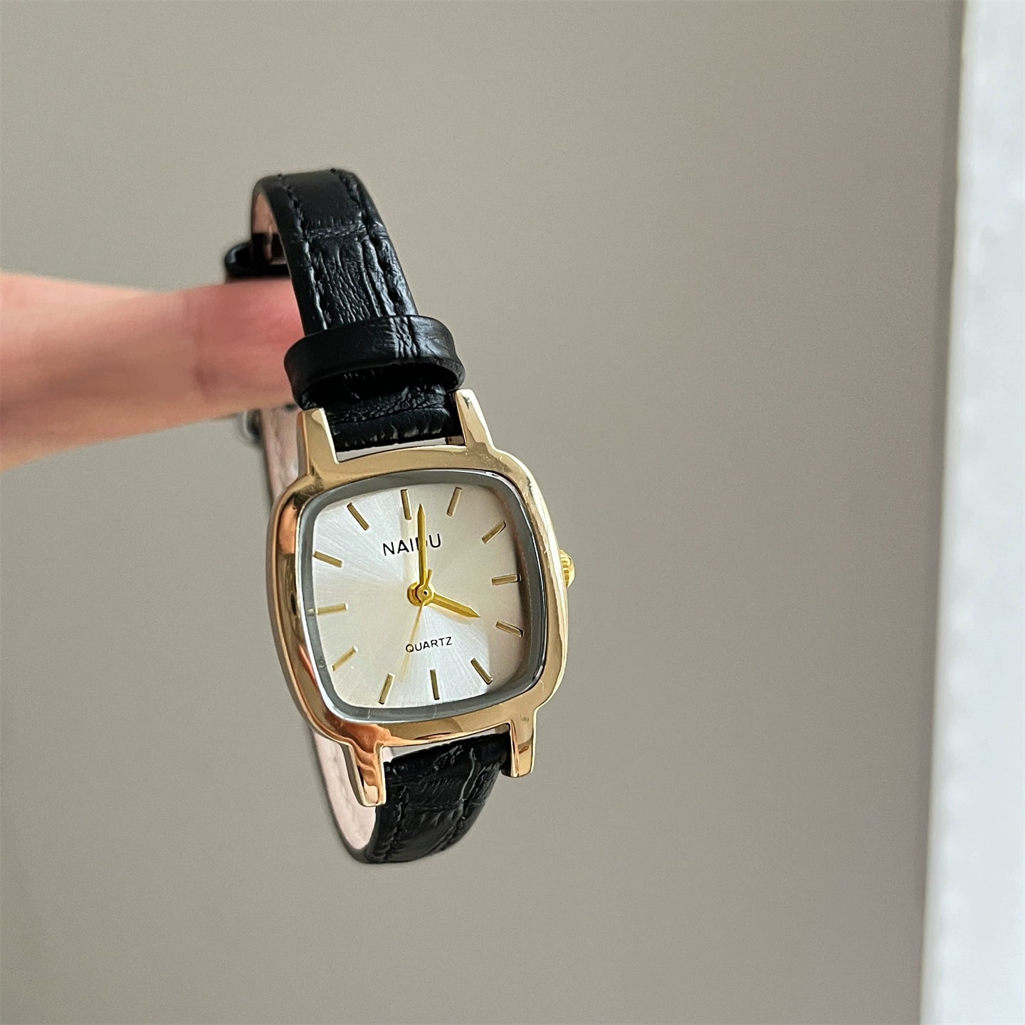 Carly Retro Mesh Watch - Black Band Gold Frame White Dial [HSPIPDNF]