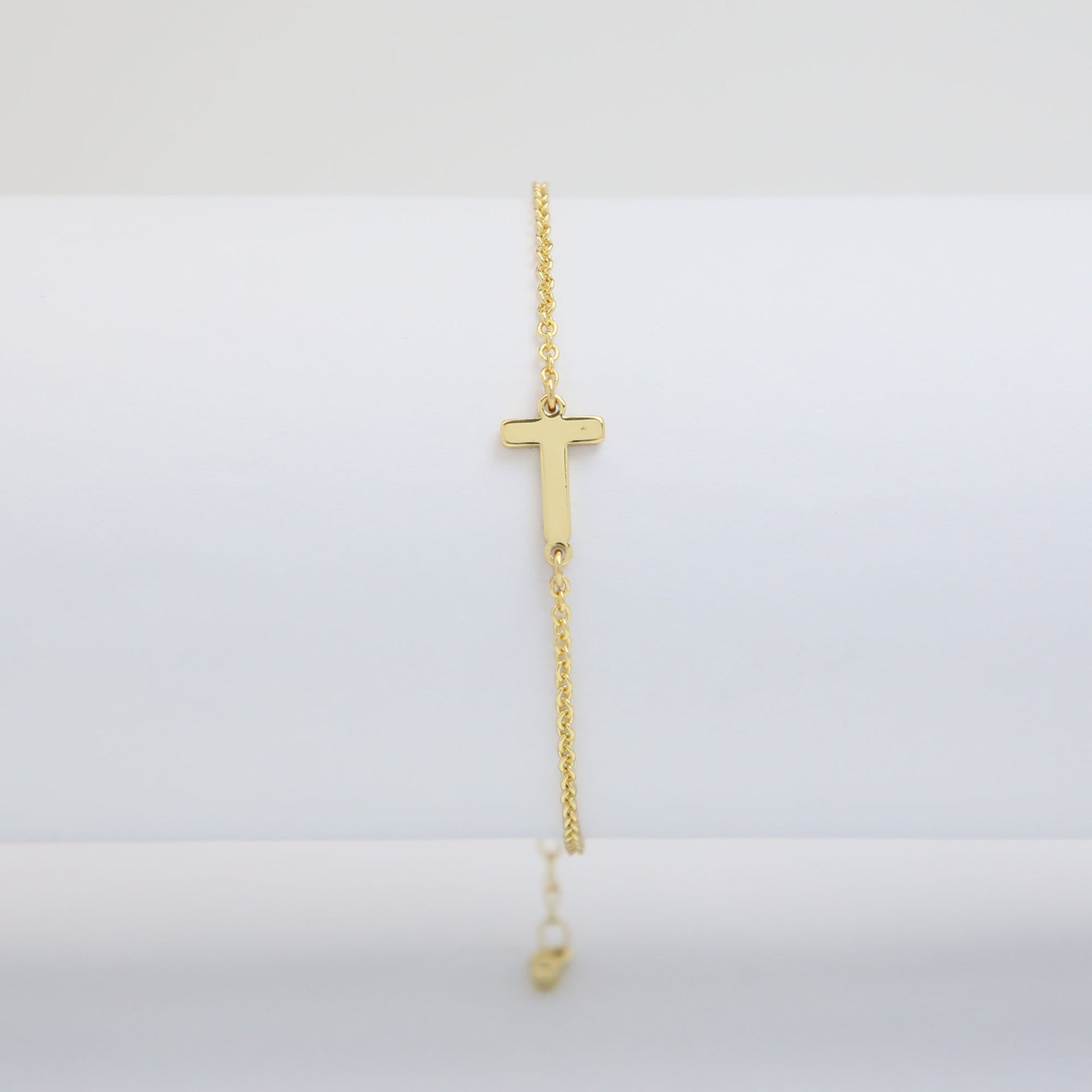 Janiah Dainty Initial Bracelet - T [6WAA9MV4]