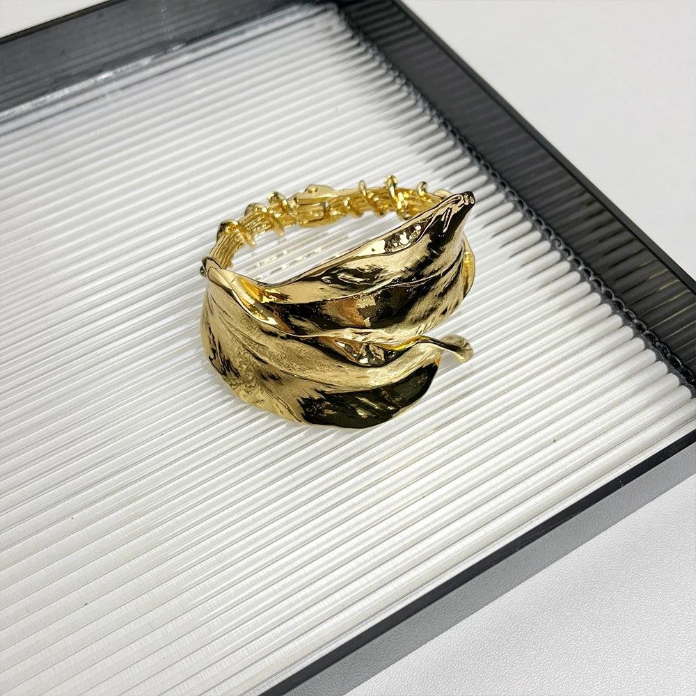Alaynah Statement Leaf Bracelet - Gold Bracelet [D802QK8Z]