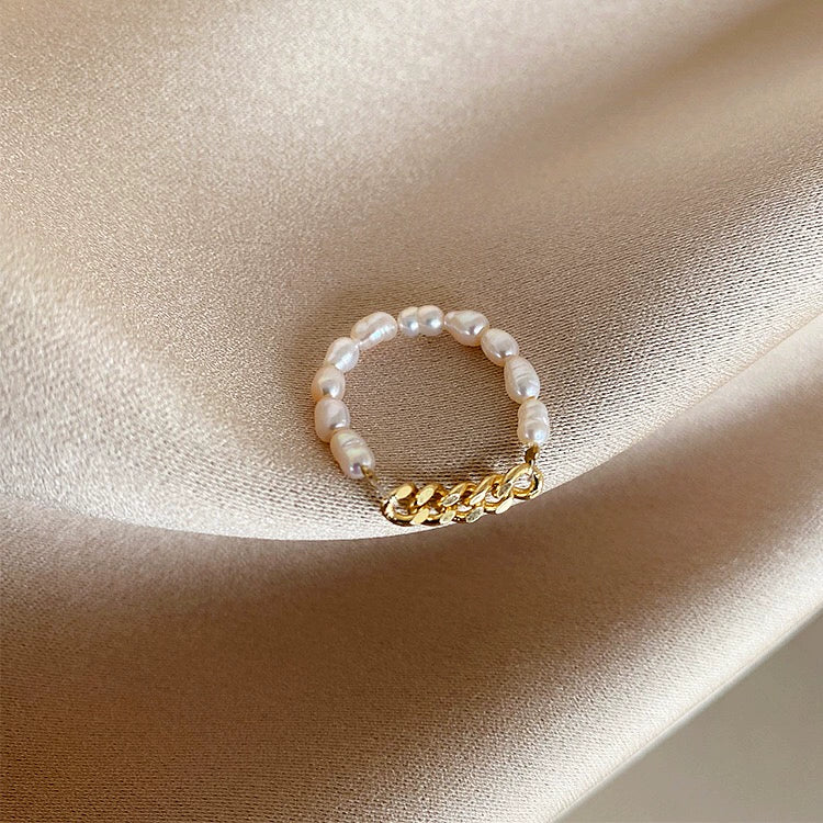 Carol Pearl Chain Ring - Natural Pearl Chain Style