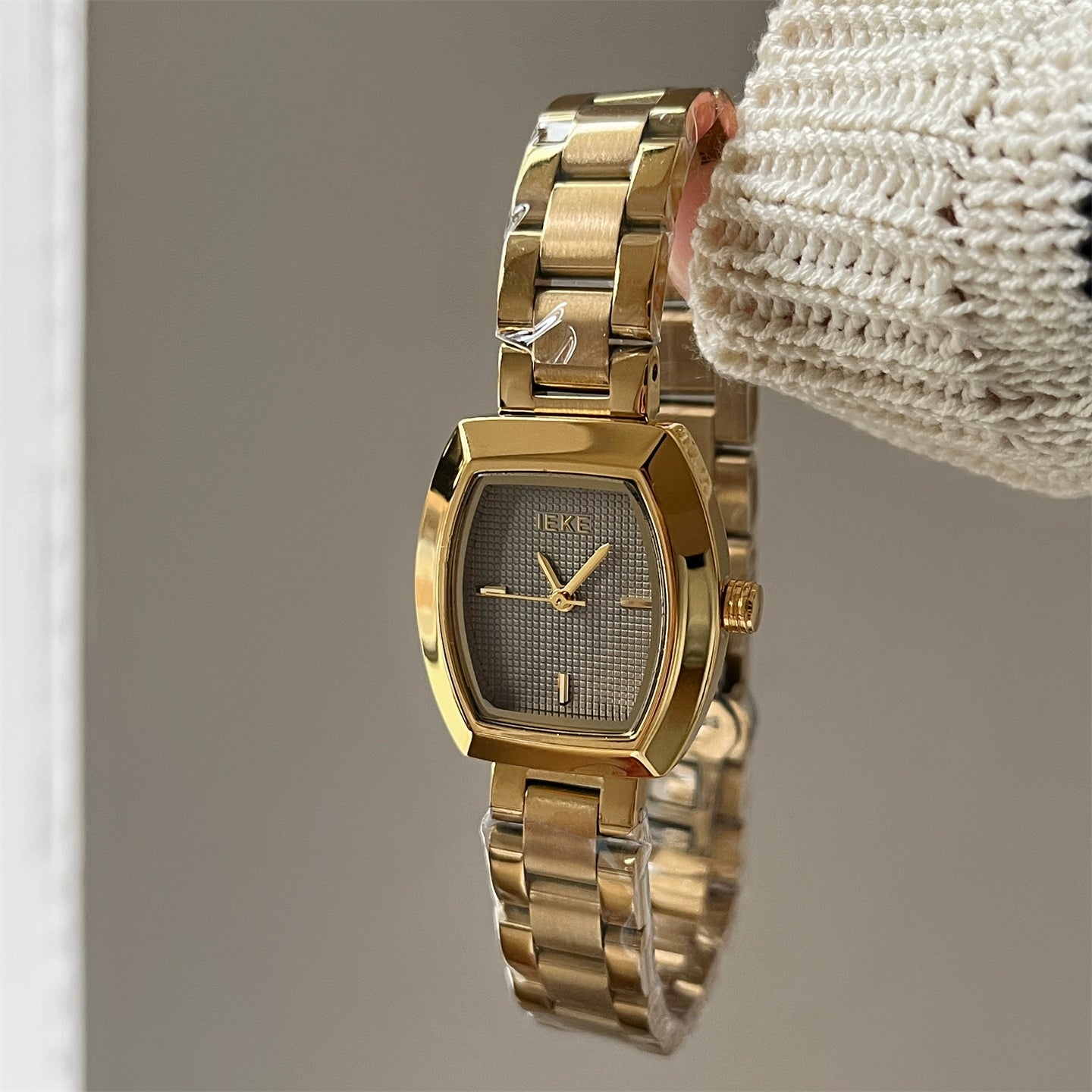 Yui Barrel Gold Wristwatch - Gold Strap Grey Face [N499A4P6]