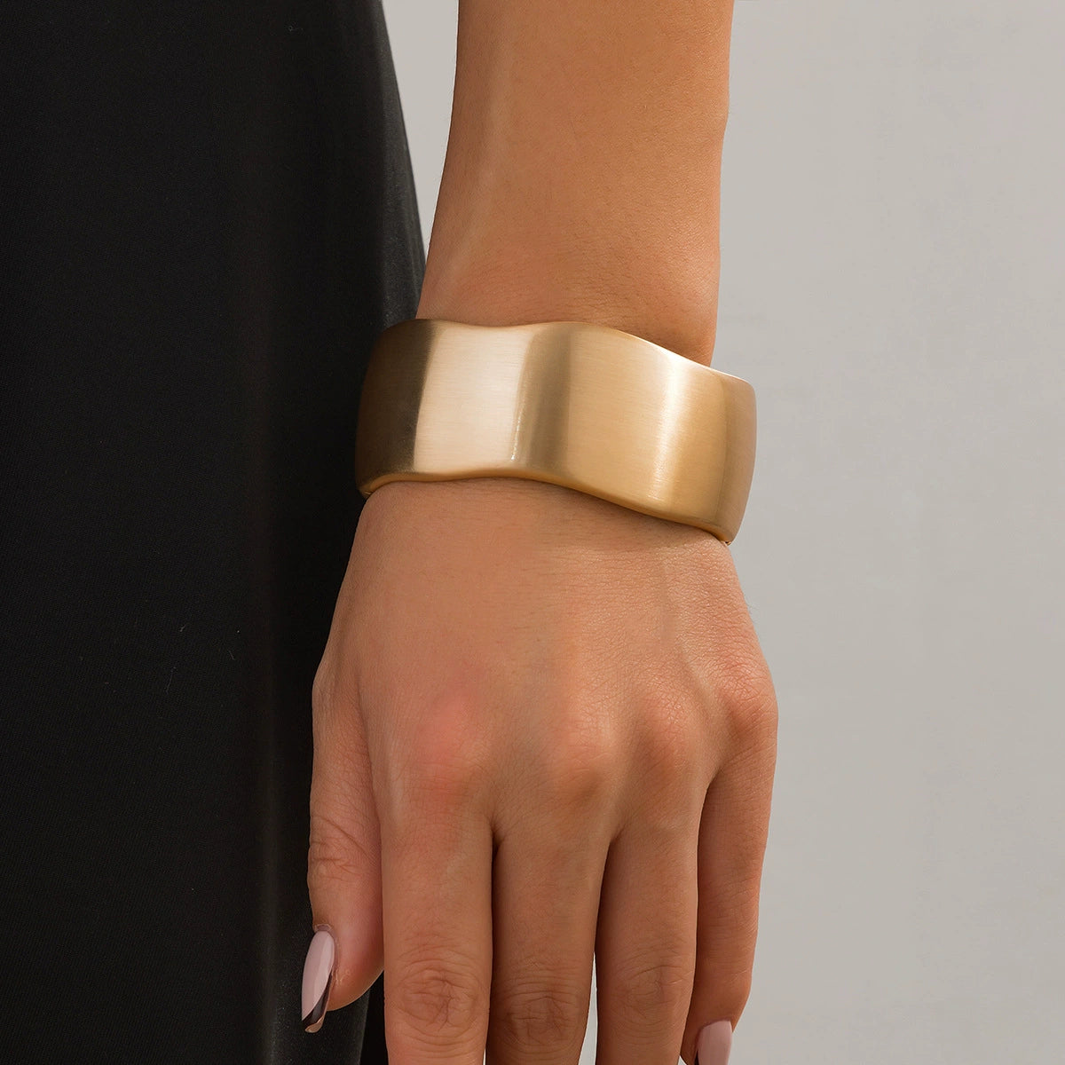 Ariadna Industrial Chain Bracelet - Brushed Gold Finish [YA6RBV7H]