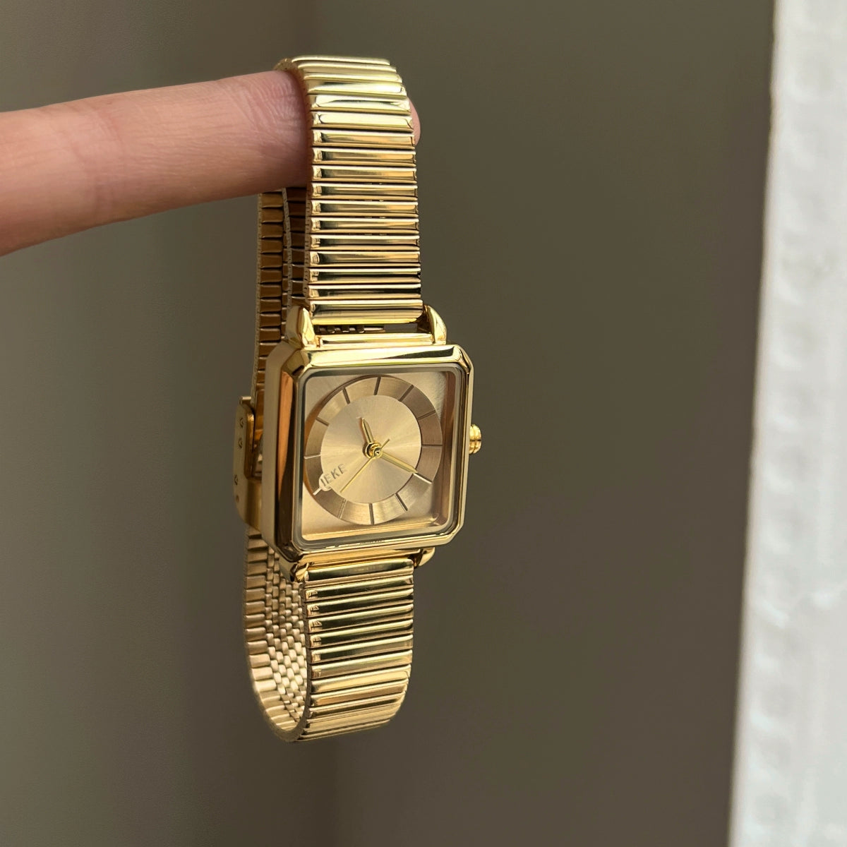Amahia Retro Bracelet Watch - Gold Metal Bracelet Gold Face [GPVQPPG9]