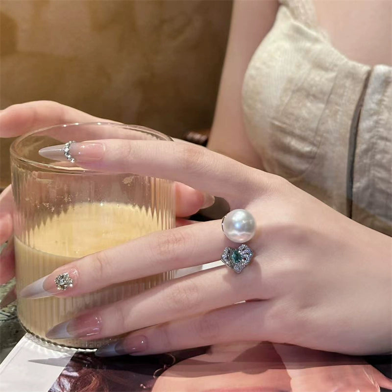 Jenna Asymmetric Pearl Ring - One Size Adjustable [NP1RMDS9]