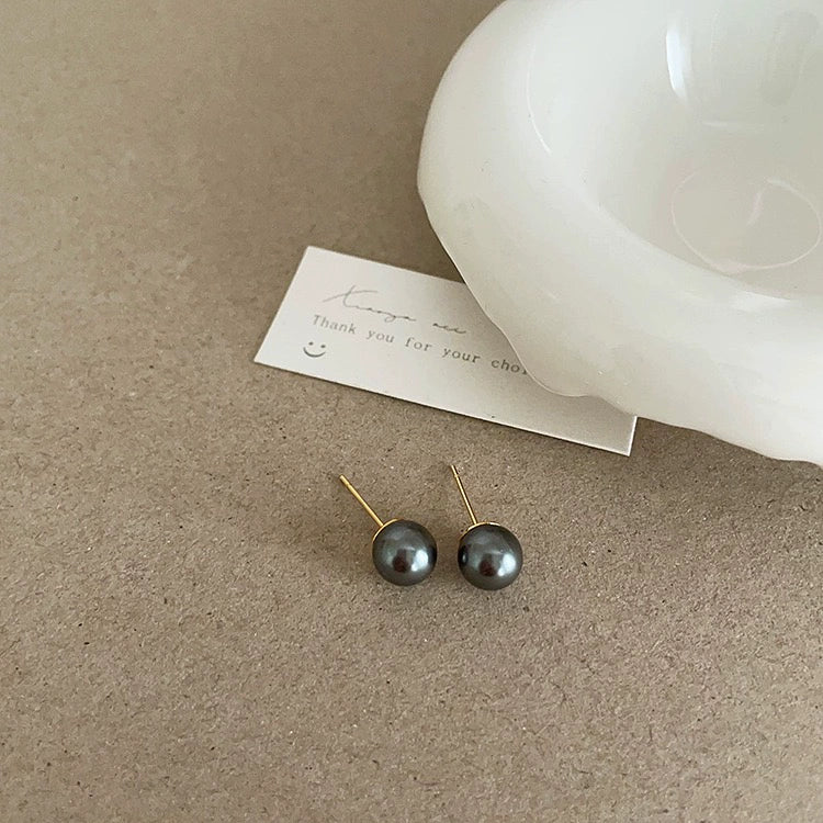 Belky Shimmer Pearl Studs - 8mm Dark Gray