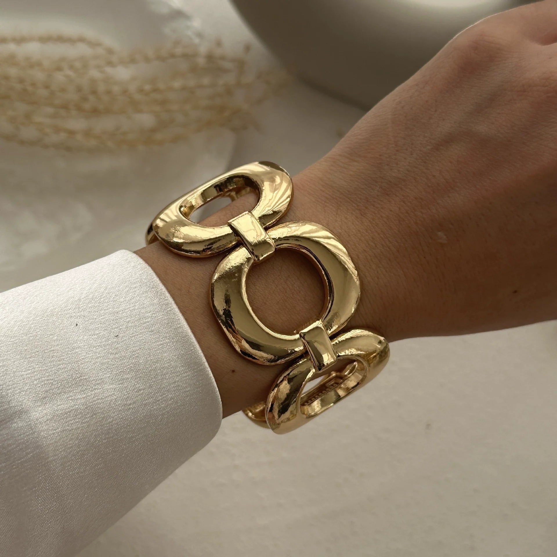 Zamiya Sculptural Metal Bangle - Hollow Circle