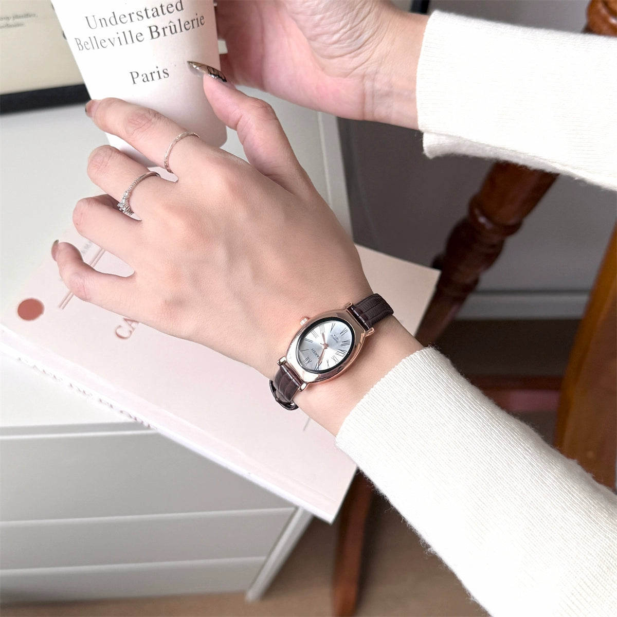 Cataleyah Vintage Oval Watch - Brown Strap, Rose Gold Frame, White Dial [FVFTQ3Q0]