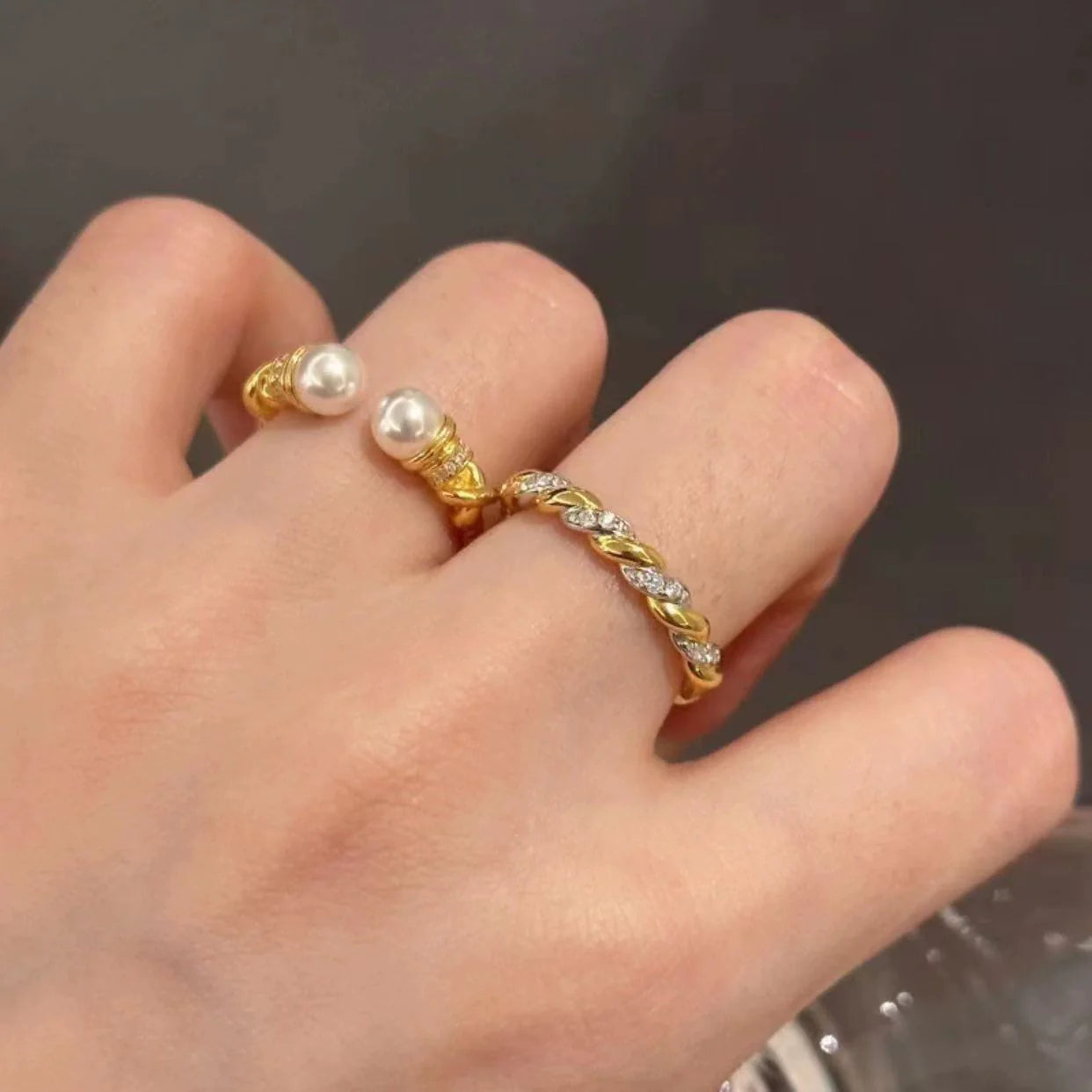 Laiken Twisted Pearl Ring - Double Pearl Ring (Gold)