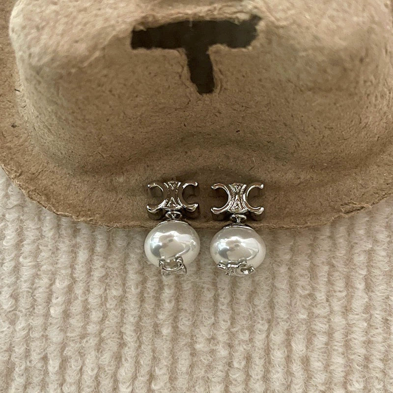 Ardyn Puffed Letter Pearl Earrings - Silver