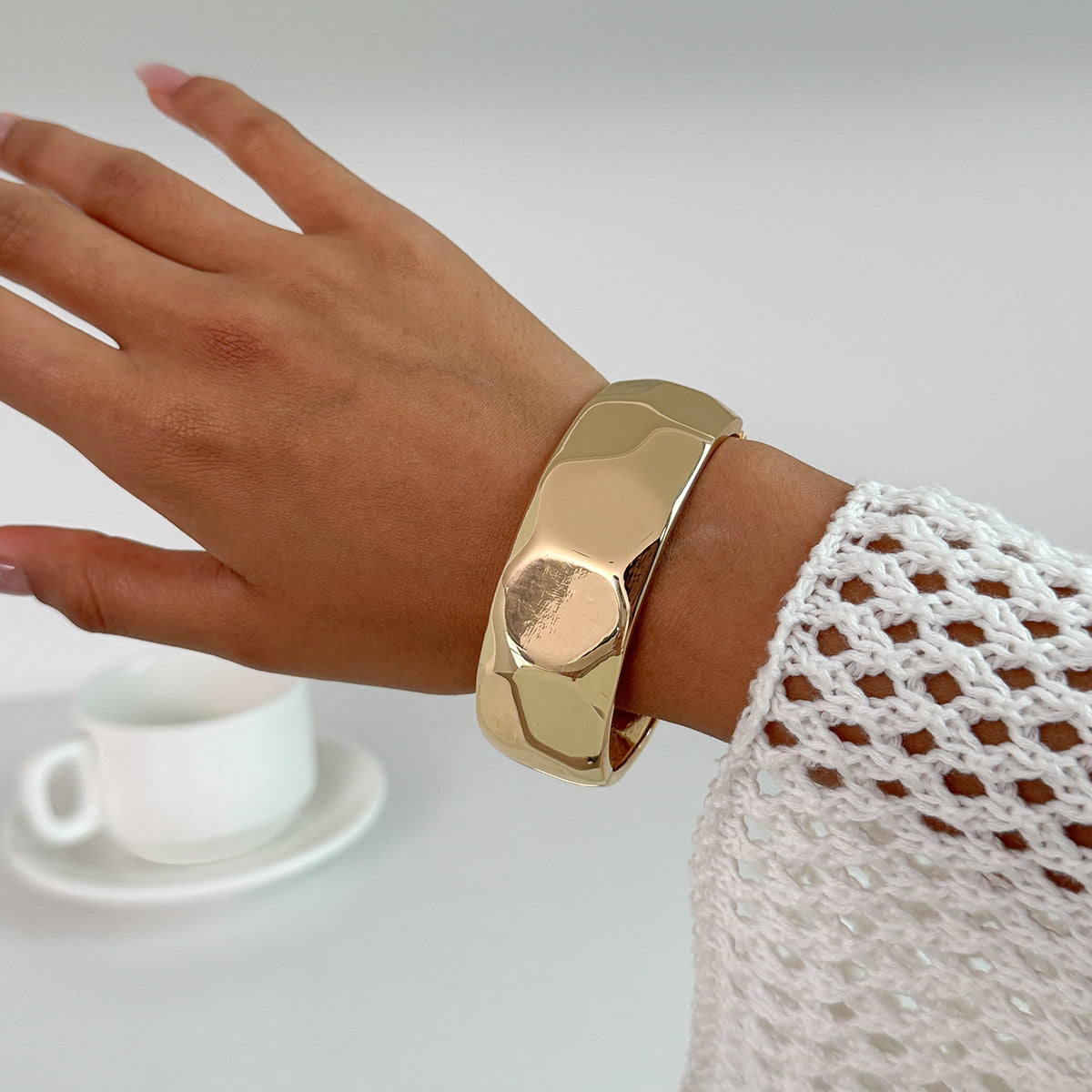 Arianne Sculpted Cuff Bracelet - Style 2 - Gold [JQ7MBNAD]