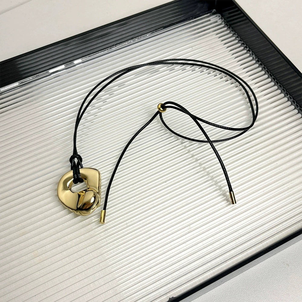Pippa Cutout Leather Necklace - Gold Pendant Necklace [STBATE2U]