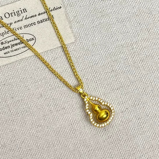 Chloey Fortune Charm Necklace - Small Gourd Pendant Necklace (Gold Plated) [T5E86YZ7]