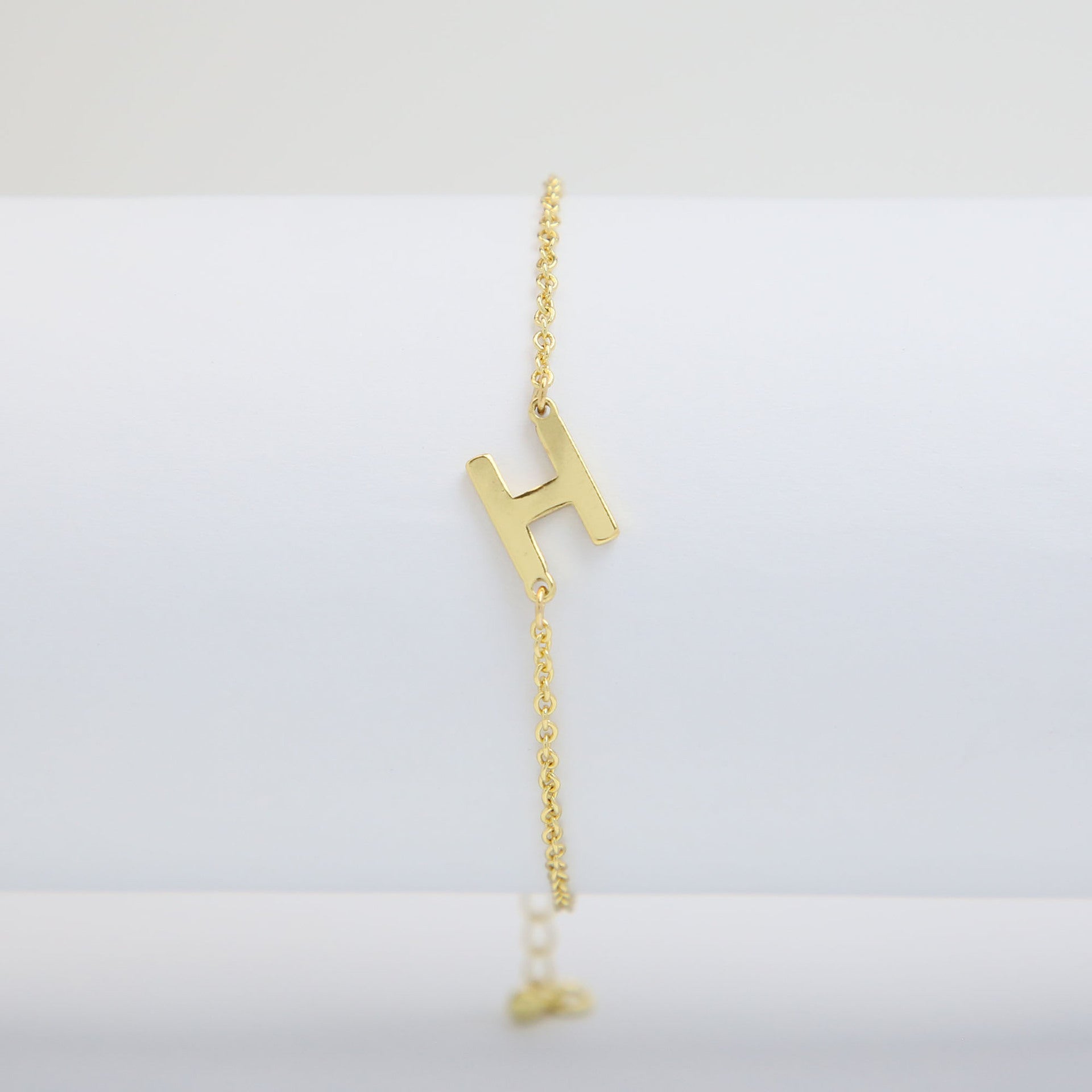 Janiah Dainty Initial Bracelet - H [EMHGZZ8C]