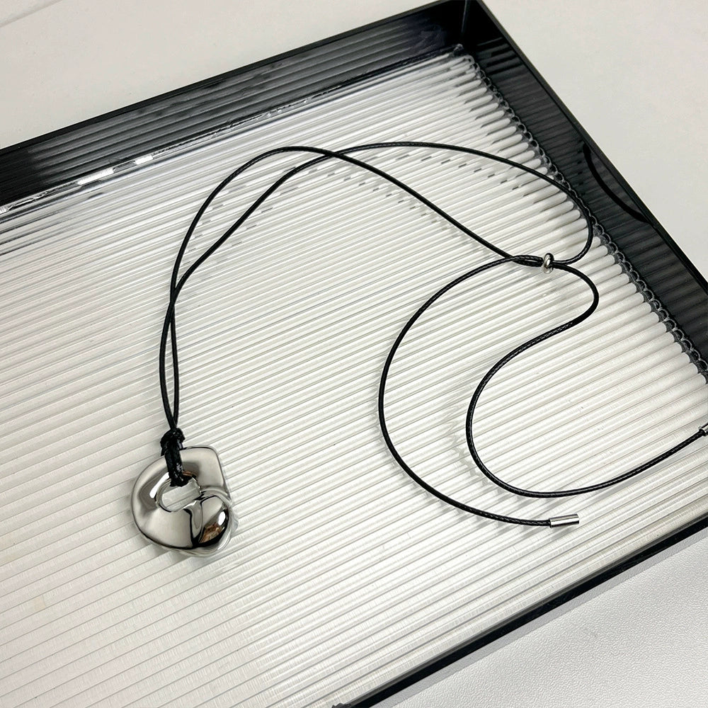 Pippa Cutout Leather Necklace - Silver Pendant Necklace [SG0V52M4]