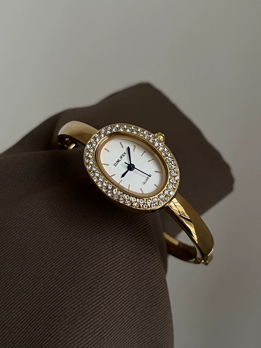 Scarleth Vintage Oval Watch - Gold Band White Dial (Diamond-Edge Bar Markers) [AX9IUNXY]